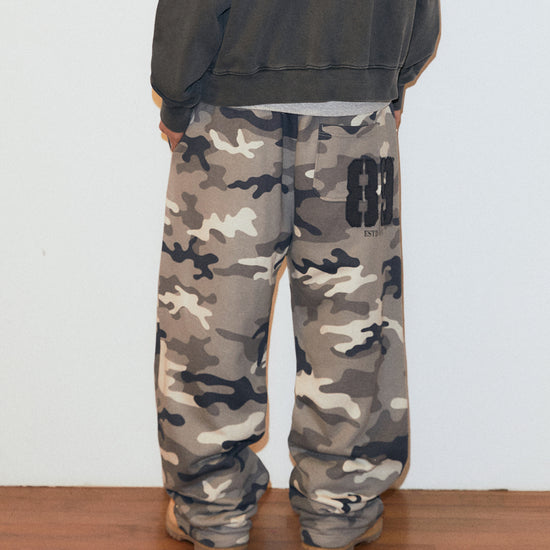 Mahagrid Camo Applique Sweatpant