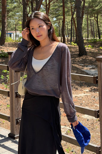General Idea [LUPITA PICK] WOMAN DEEP V-NECK SHEER KNIT PULLOVER [CHARCOAL]