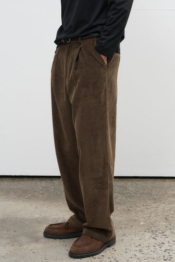 General Idea MAN Single Pleat Corduroy Pants [BROWN]