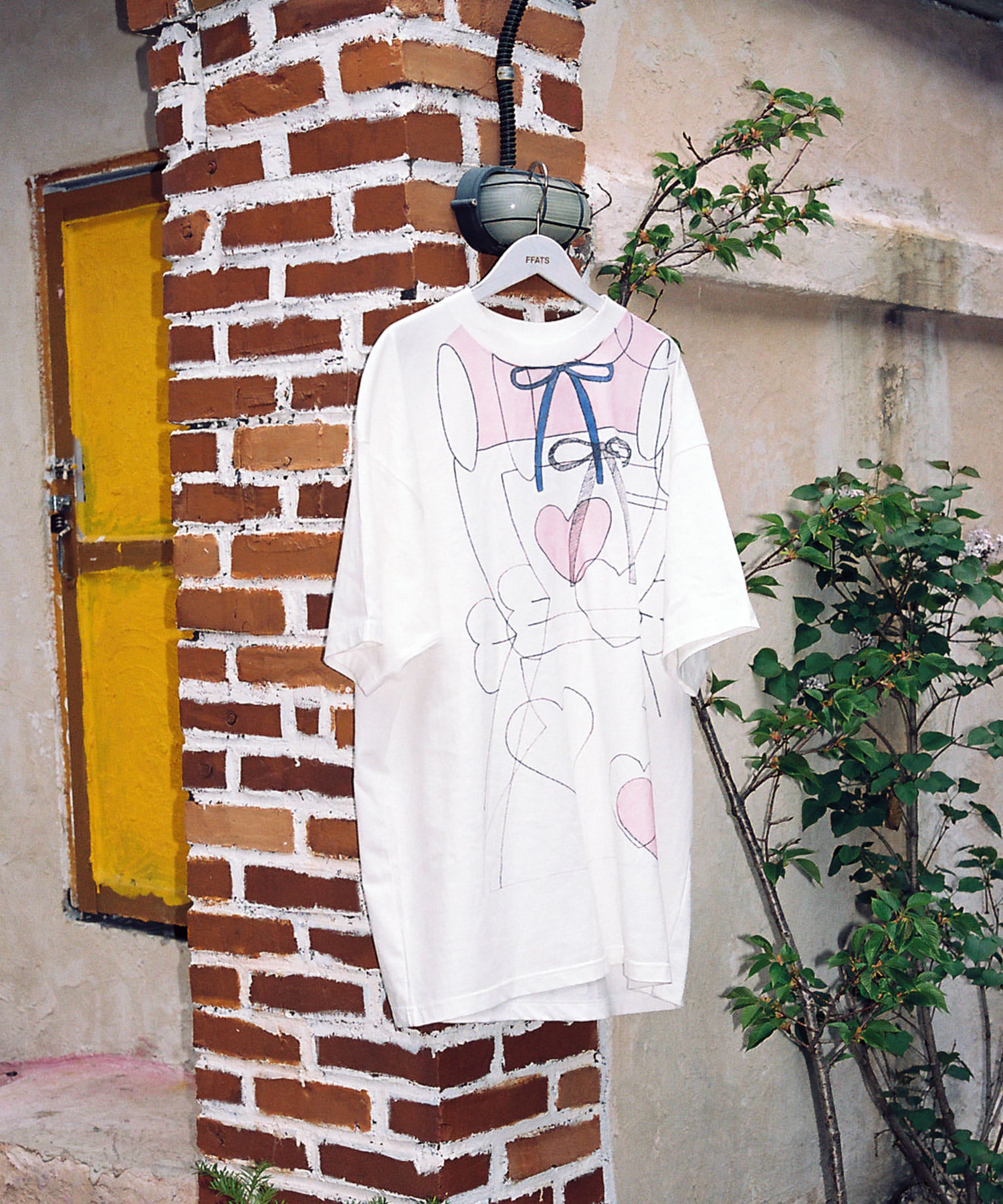 Nice Ghost Club Mimichan FFATS Pink Heart Big Big Tee [White]