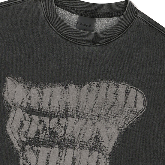 Mahagrid GRUNGE SLOGAN PIGMENT SWEATSHIRT [CHARCOAL]