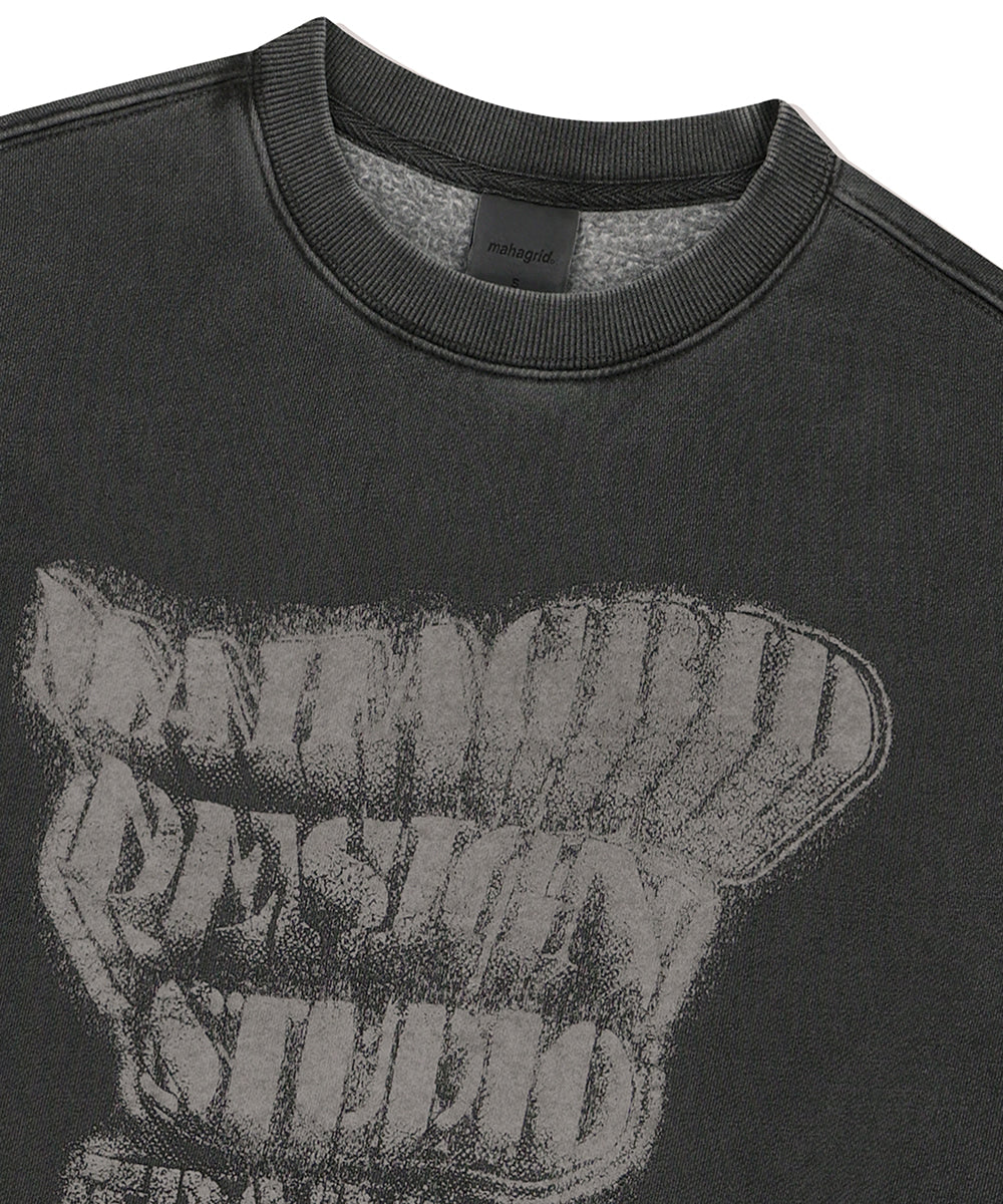 Mahagrid GRUNGE SLOGAN PIGMENT SWEATSHIRT [CHARCOAL]