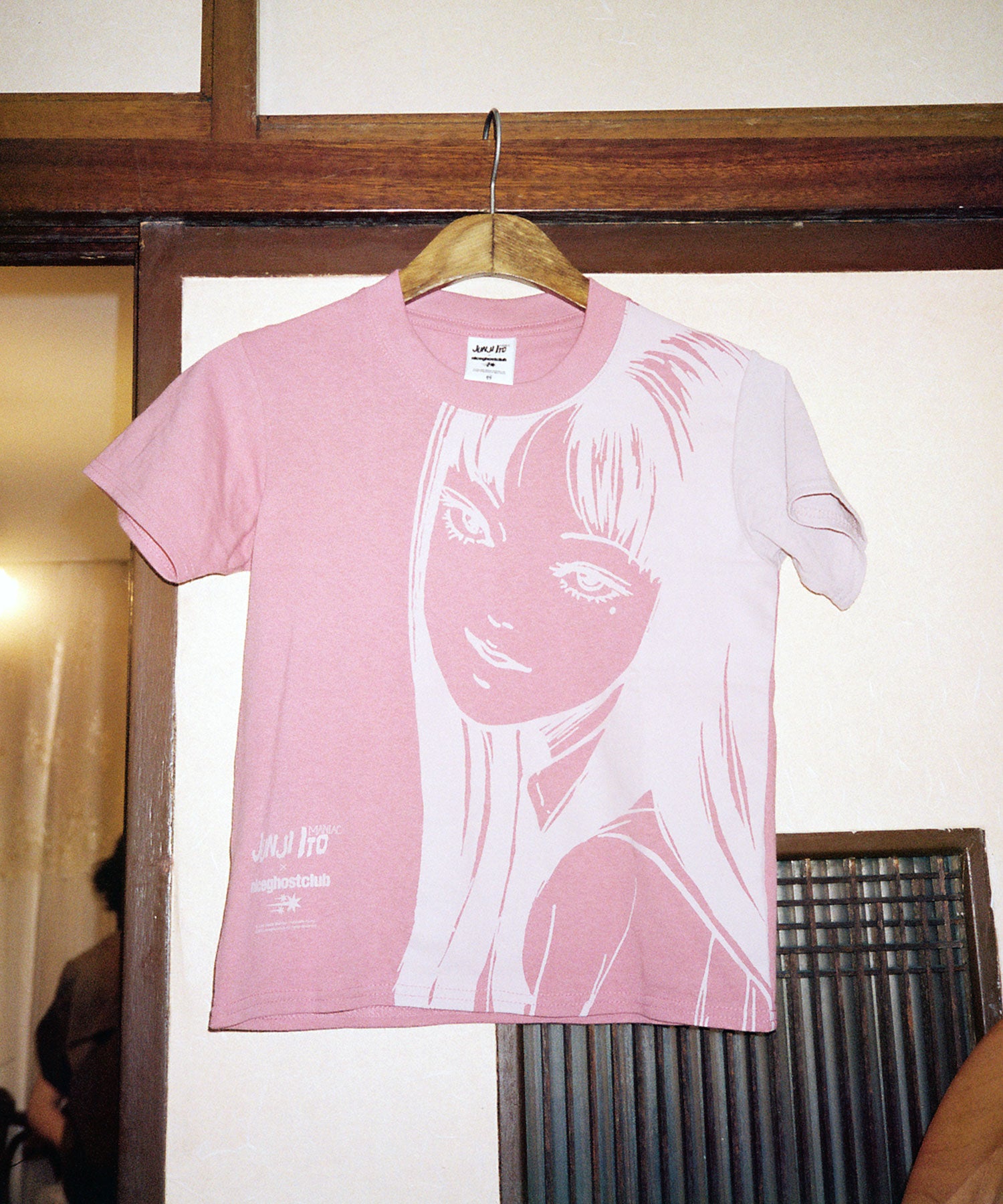 Nice Ghost Club Junji Ito Maniac Tomie Silhouette Mini Tee [Pink]