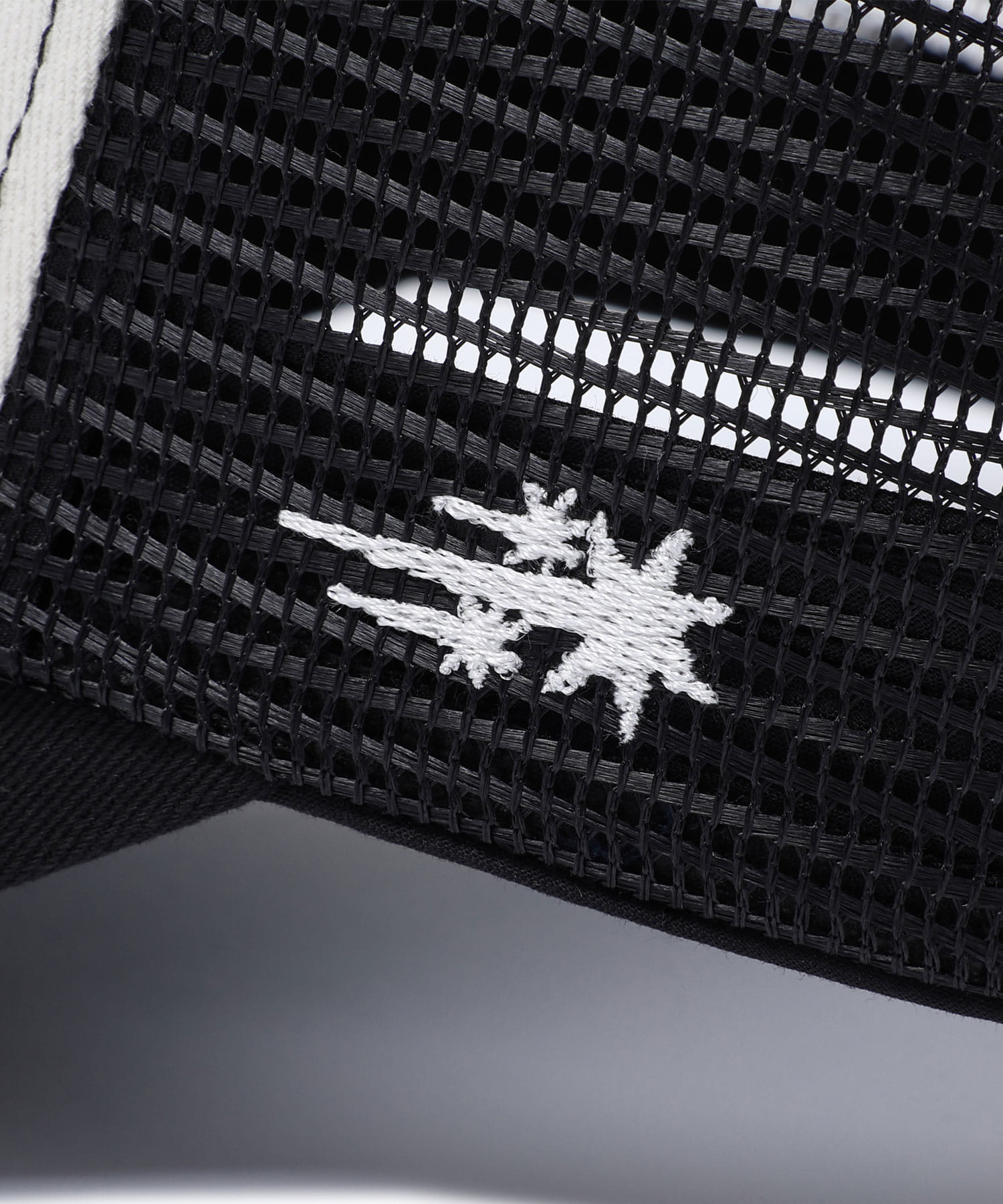 Nice Ghost Club Devil Bear Mesh Cap [White]