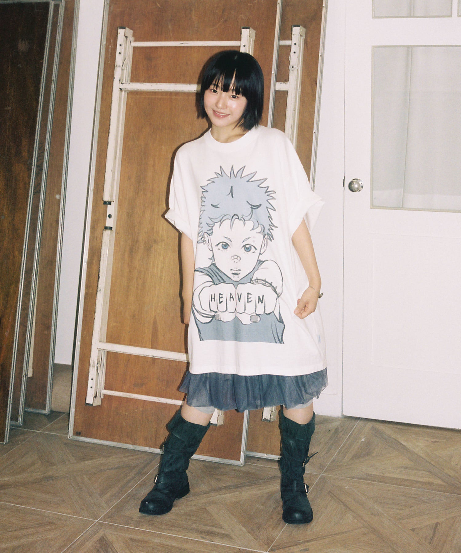 Nice Ghost Club Fist Boy Big Big Tee [White]