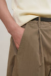 General Idea MAN CN Single Pleat Chino Pants
