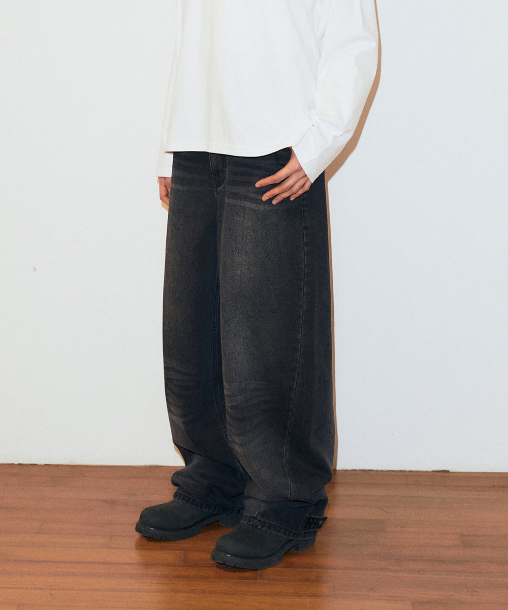 Mahagrid Solar Embroidered Denim Pant [Black]