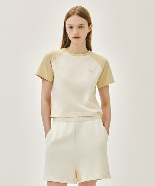 Marithé François Girbaud W SMALL REGULAR LOGO RAGLAN CROP TEE butter