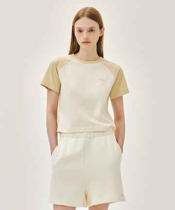 Marithé François Girbaud W SMALL REGULAR LOGO RAGLAN CROP TEE butter