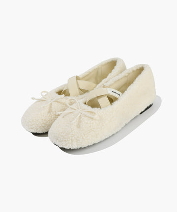 Marithé François Girbaud W Cross Banding Shearling Flat Shoes Ivory