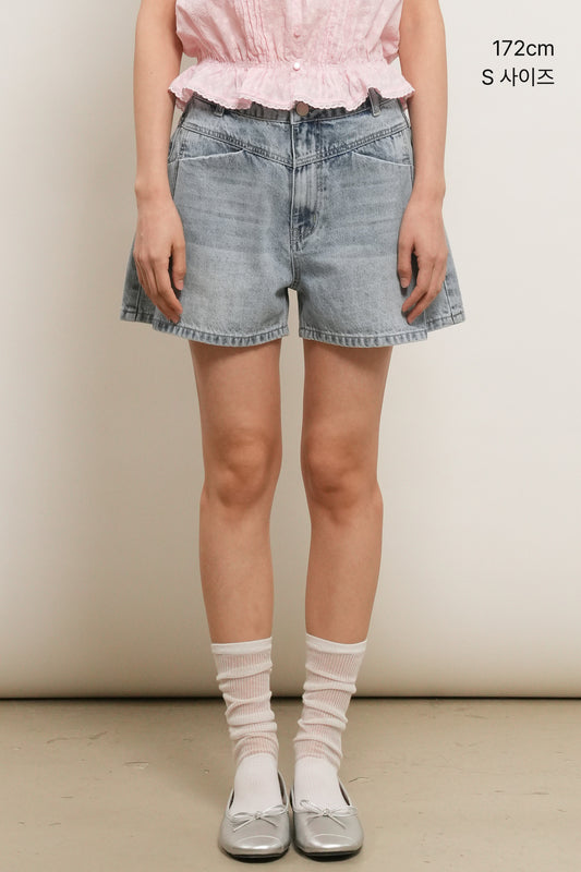 General Idea WOMAN One-Tuck Wide Denim Shorts
