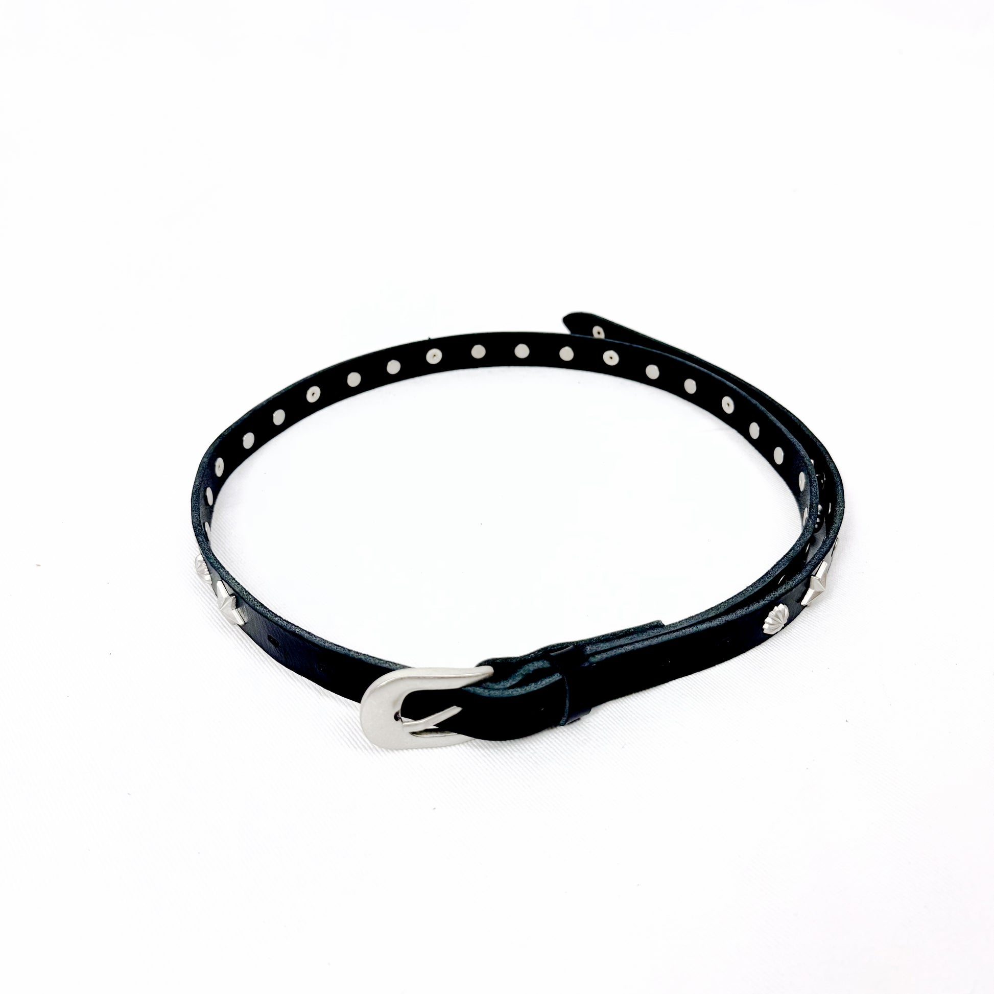 Tansanmagnesium 36 Stud Leather Belt in Star