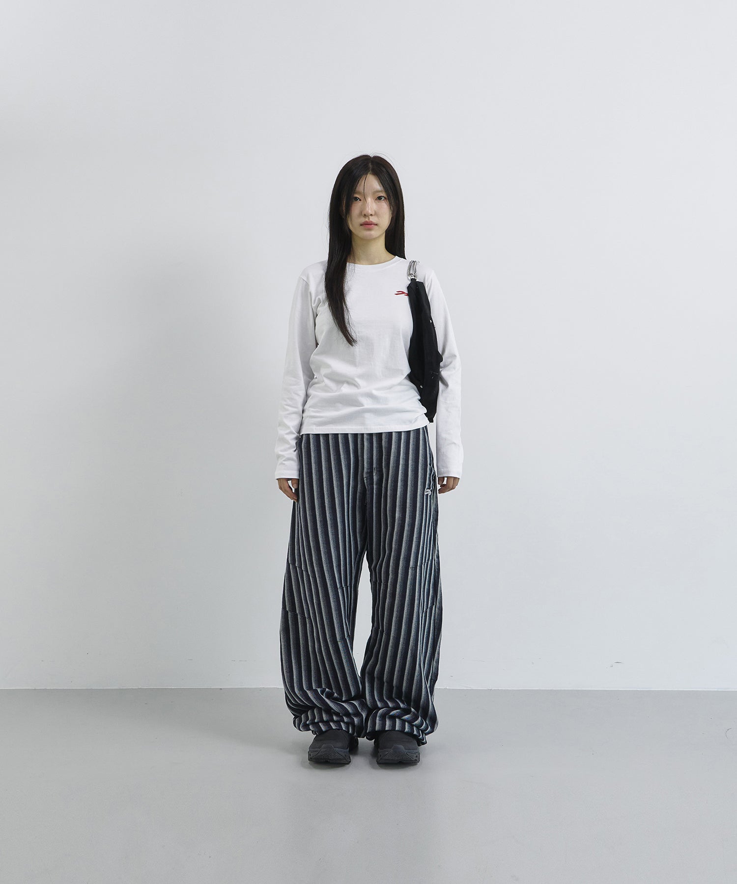 Tansanmagnesium Bone Diagonal Pants Blue
