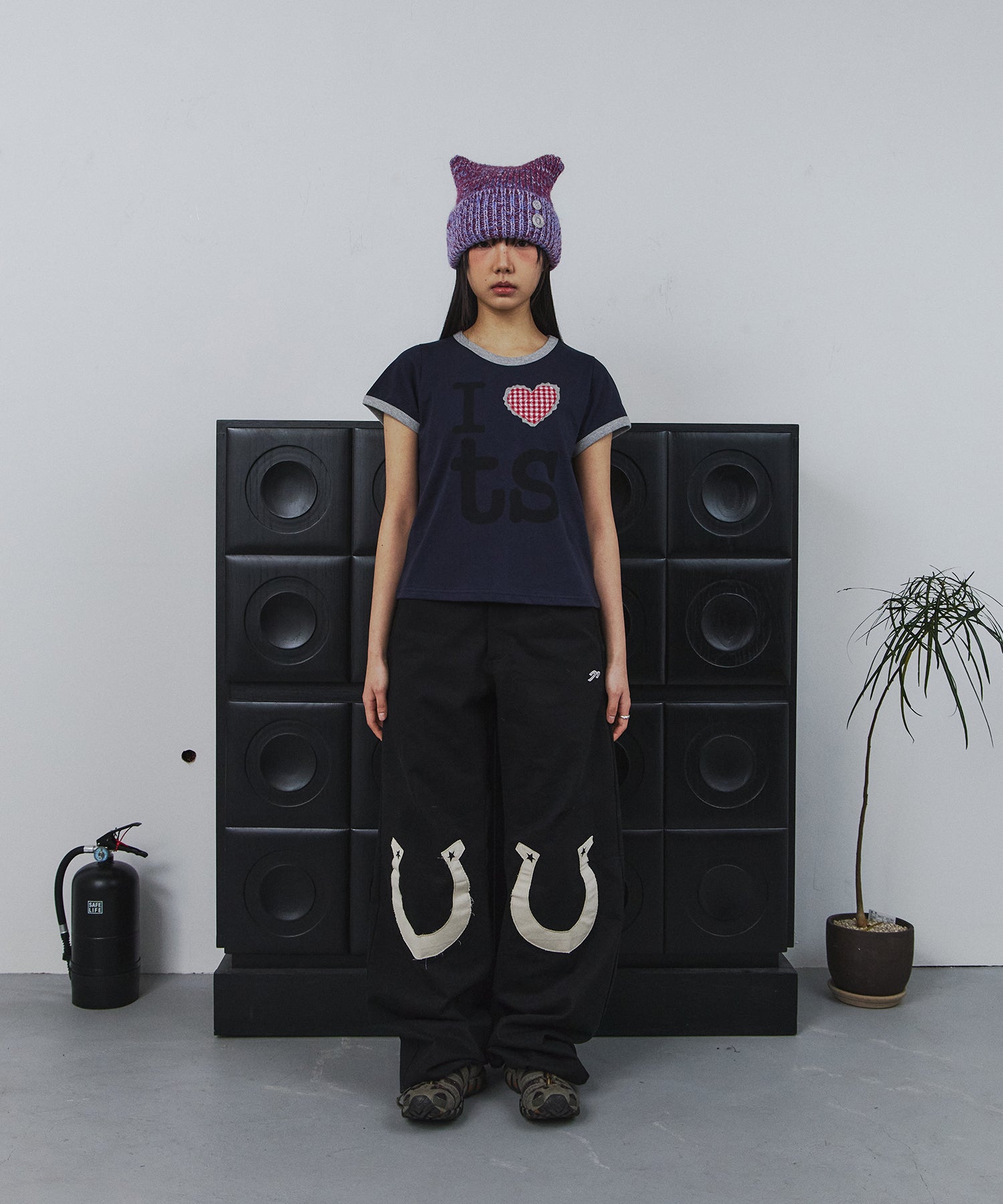 Tansanmagnesium (5/8 Pre-Order) Horseshoe Appliqué Pants (Black)