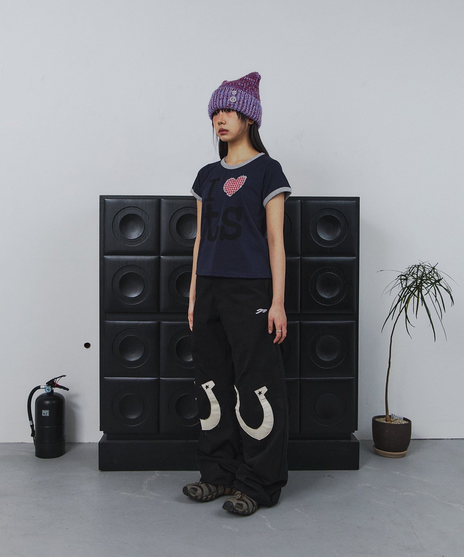 Tansanmagnesium (5/8 Pre-Order) Horseshoe Appliqué Pants (Black)