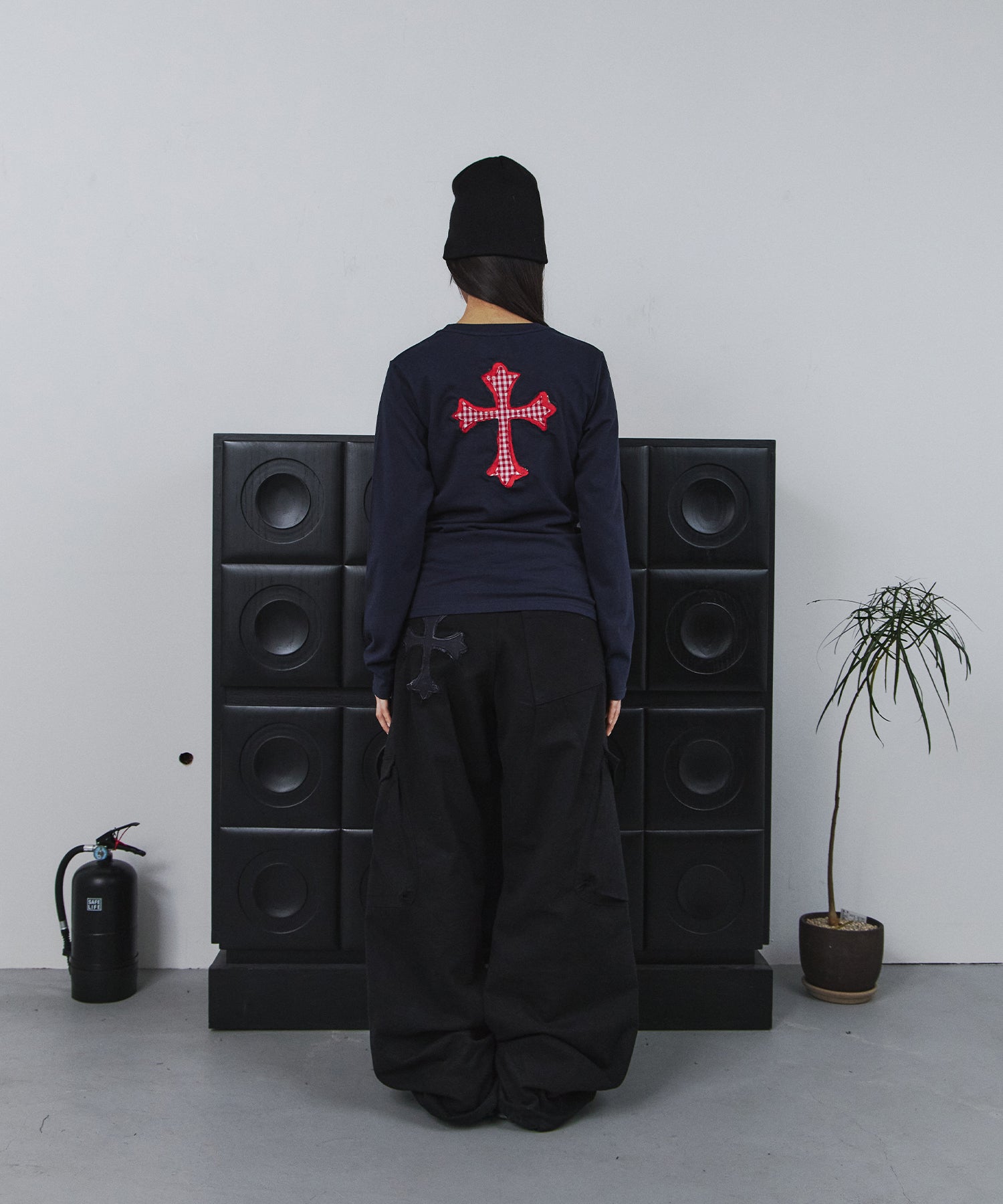 Tansanmagnesium Cross Appliqué Long Sleeve