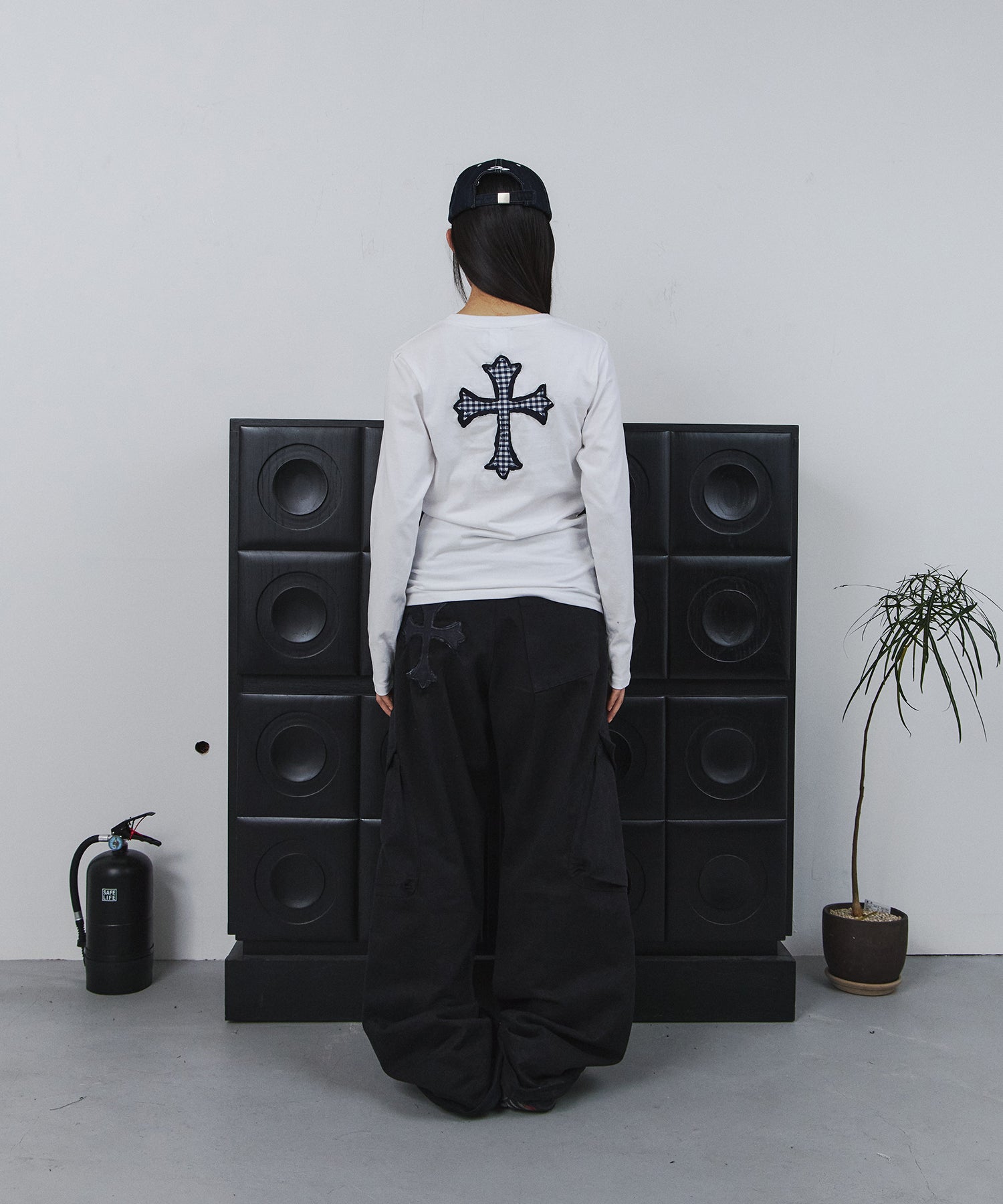 Tansanmagnesium Cross Appliqué Long Sleeve