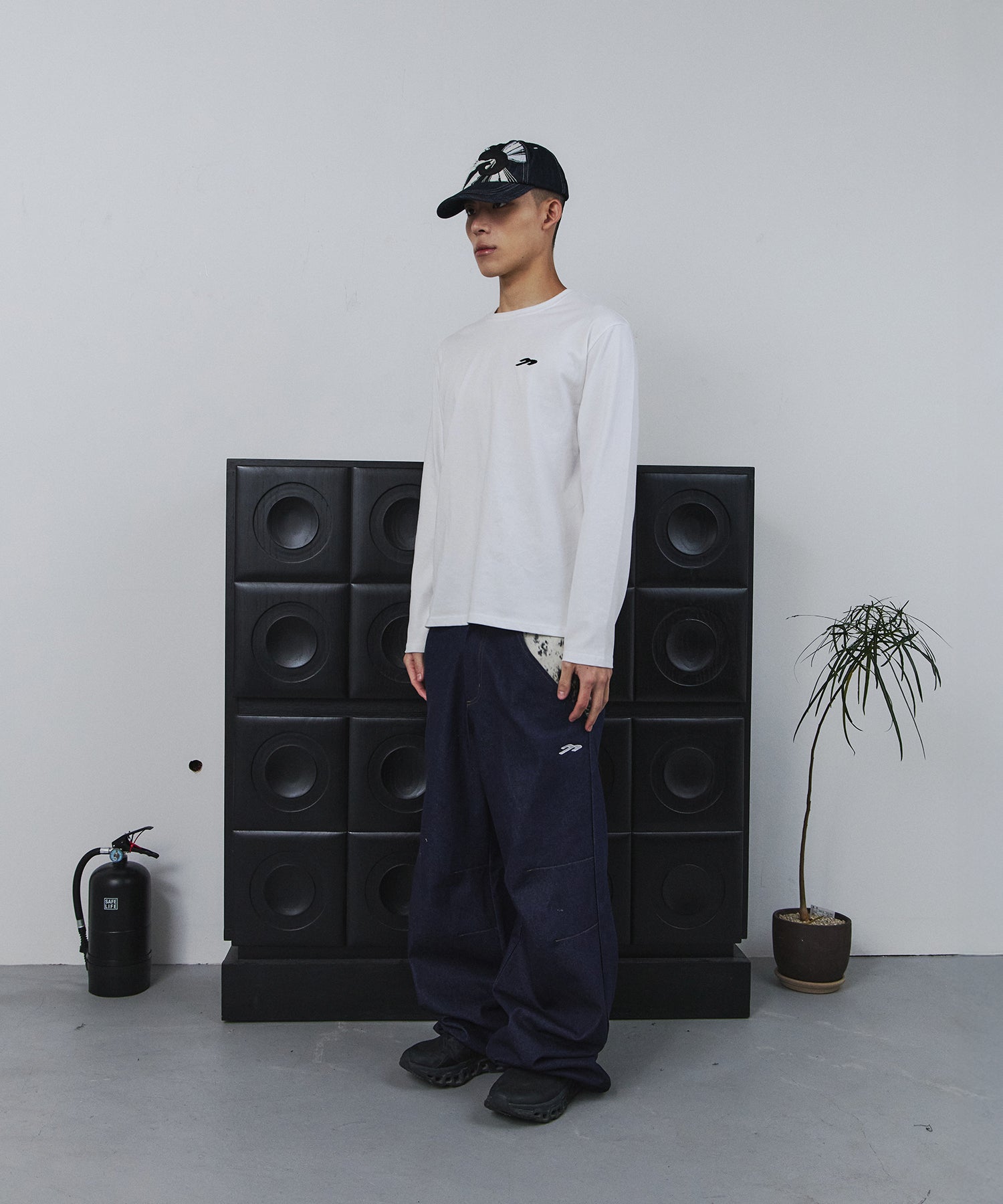 Tansanmagnesium Cross Appliqué Long Sleeve