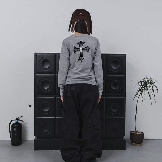Tansanmagnesium Cross Appliqué Long Sleeve