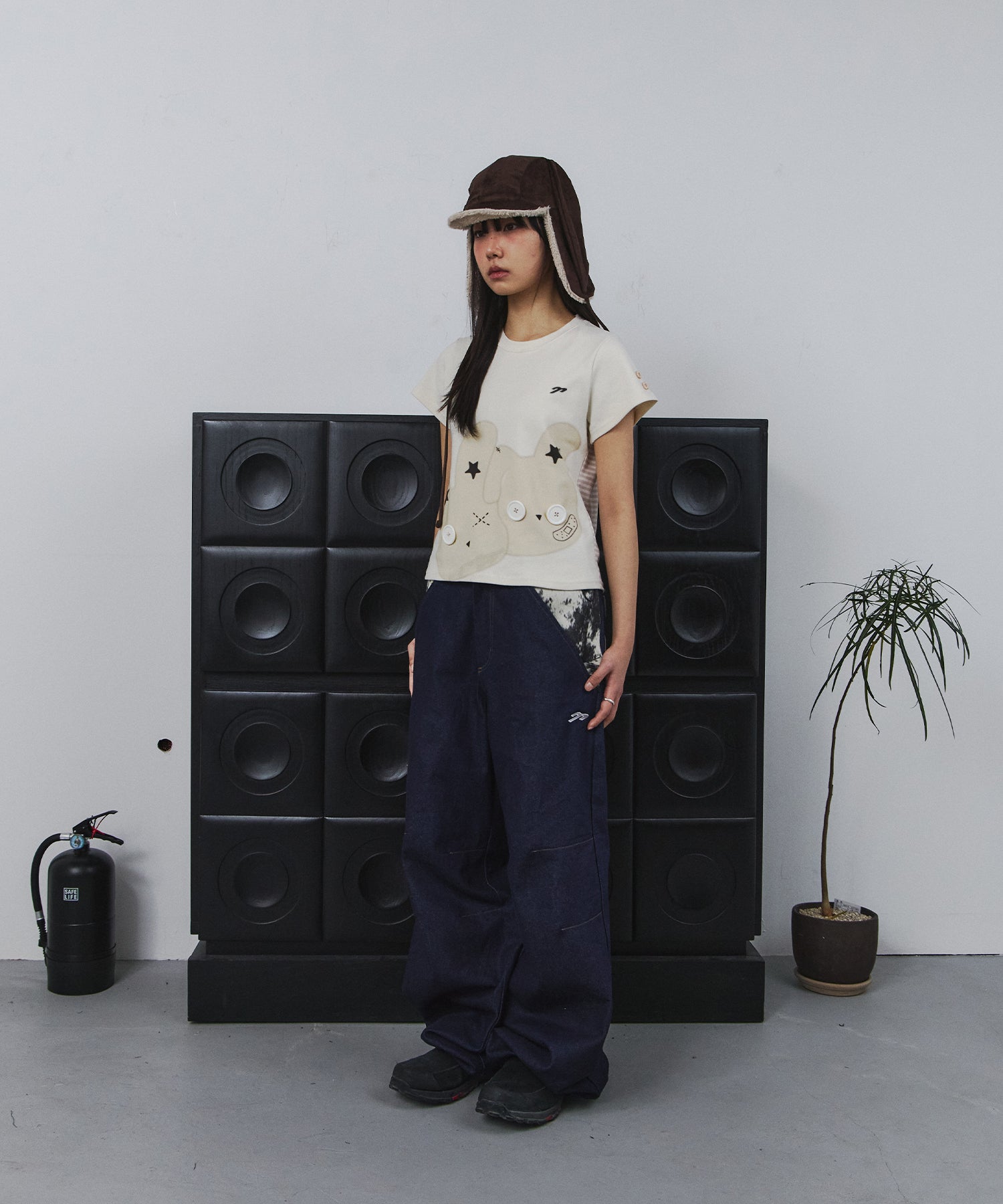 Tansanmagnesium (5/12 Pre-order Delivery) Rabbit Button T-Shirt (Ivory)