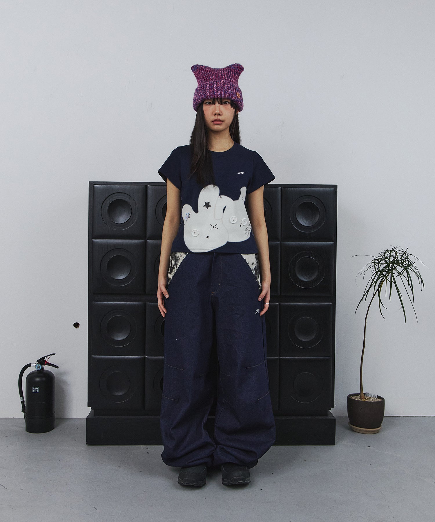 Tansanmagnesium (5/12 Pre-Order) Rabbit Button T-Shirt (Navy)