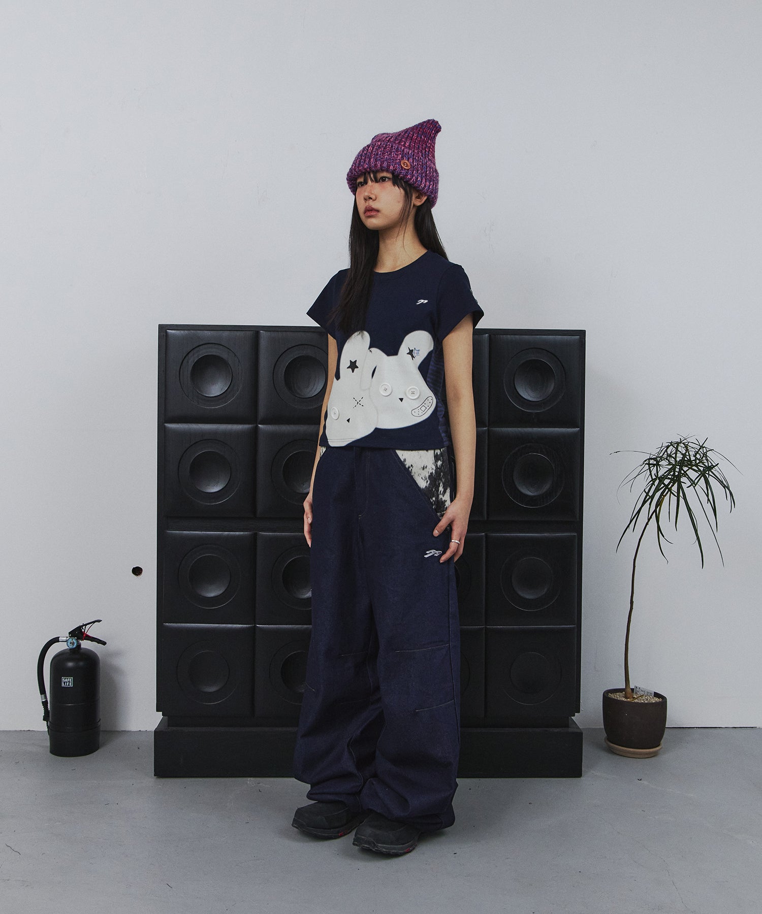Tansanmagnesium (5/12 Pre-Order) Rabbit Button T-Shirt (Navy)